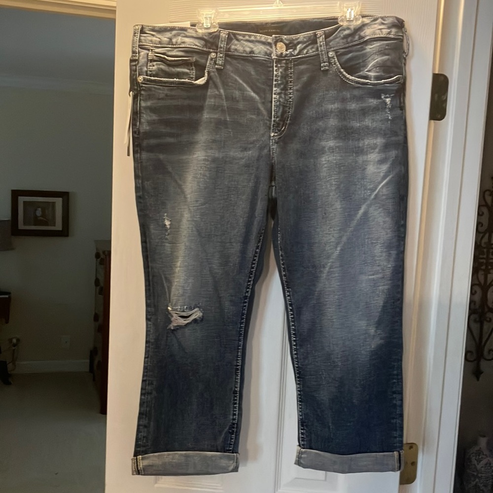 Silver size 18 denim capris. NWT